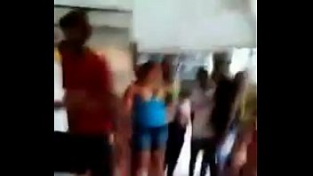 Acto de nudismo en local cerca de la playa en Cartagena